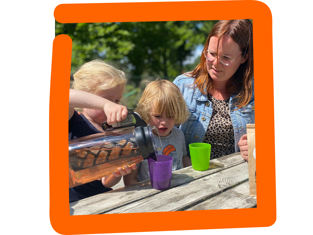 TooTea olifantje met een beker ijsthee